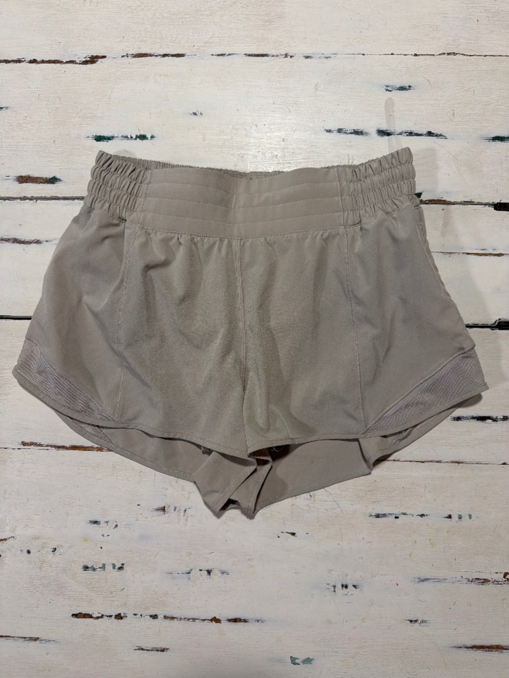Lululemon Hotty Hot High Rise Shorts 2.5" Size 8 Cream color